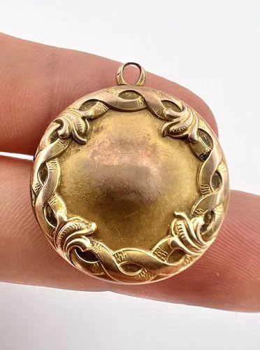 ANTIQUE ART NOUVEAU 10K YELLOW GOLD FLORAL PHOTO LOCKET PENDANT (1 of 2)