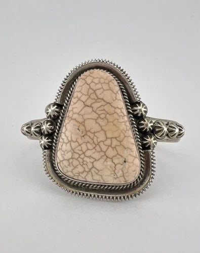 VINTAGE NAVAJO STERLING SILVER FOSSILIZED DINOSAUR STAMPED WIDE CUFF BRACELET (1 of 2)
