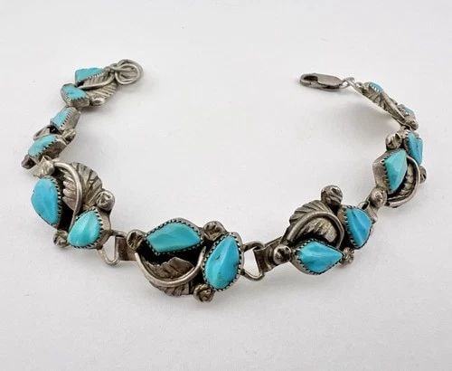 VINATGE NELSON & CHARLOTTE EUSTACE COCHITI ZUNI CARVED TURQUOISE LINK BRACELET: Vinatge Nelson & Charlotte Eustace Cochiti Zuni Carved Turquoise Link Bracelet Size: Around 8" Long Tip To Tip Bracelet Is 5/8" Wide Metal: Sterling Silver Weight is 17.5 Grams on my scale Amazing nat