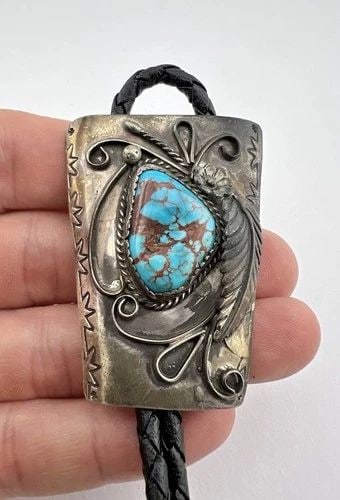 VTG B.CHEE NAVAJO STERLING SILVER RED MOUNTAIN TURQUOISE STAMPED BOLO TIE 2 1/8": VTG B.CHEE NAVAJO STERLING SILVER RED MOUNTAIN TURQUOISE STAMPED BOLO TIE 2 1/8" Vtg B.Chee Navajo Sterling Silver Red Mountain Turquoise Stamped Bolo Tie 2 1/8" Size: Around 2 1/8" Tall by 1 1/2" Wid