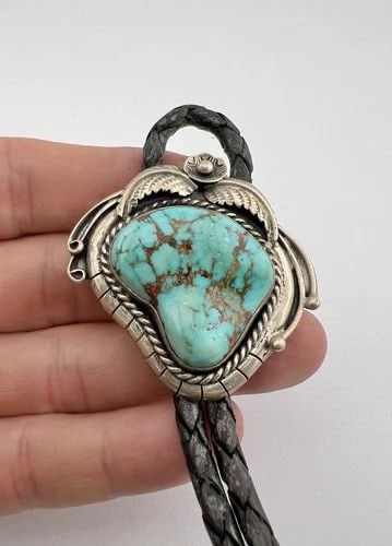 VTG TONY GUERRO NAVAJO STERLING SILVER ROYSTON TURQUOISE STAMPED BOLO TIE: VTG TONY GUERRO NAVAJO STERLING SILVER ROYSTON TURQUOISE STAMPED BOLO TIE Vtg Tony Guerro Navajo Sterling Silver Royston Turquoise Stamped Bolo Tie Size: 1 7/8" Tall by 1 7/8" Wide Weight is 45.6 Gram