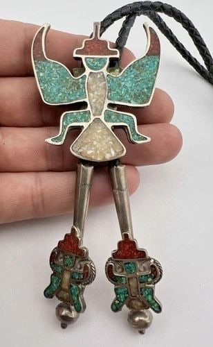 VTG NAVAJO STERLING SILVER FLUSH CHIP TURQUOISE CORAL KNIFEWING BOLO TIE 2 1/8": VTG NAVAJO STERLING SILVER FLUSH CHIP TURQUOISE CORAL KNIFEWING BOLO TIE 2 1/8" Vtg Navajo Sterling Silver Flush Chip Crushed Turquoise & Coral Knifewing Bolo Tie 2 1/8" Size: 2 1/8" Tall by 1 7/8" Wi