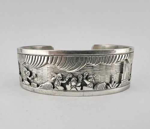VTG RICHARD BEGAY NAVAJO STAMPED STERLING SILVER STORYTELLER CUFF BRACELET 43.8G: VTG RICHARD BEGAY NAVAJO STAMPED STERLING SILVER STORYTELLER CUFF BRACELET 43.8G Vtg Richard Begay Navajo Stamped Sterling Silver Storyteller Cuff Bracelet 43.8g Cuff is 5 1/4" tip to Tip and has a Ar