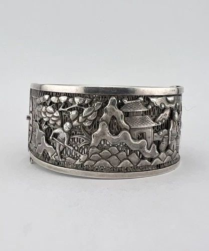OLD CHINESE EXPORT SILVER FLORAL VILLAGE SCENE FILIGREE BANGLE BRACELET 57.7G: OLD CHINESE EXPORT SILVER FLORAL VILLAGE SCENE FILIGREE BANGLE BRACELET 57.7G Antique Chinese Export Silver Floral Village Scene Filigree Wide Bangle Bracelet 57.7g Metal: Sterling Silver Weight is 57