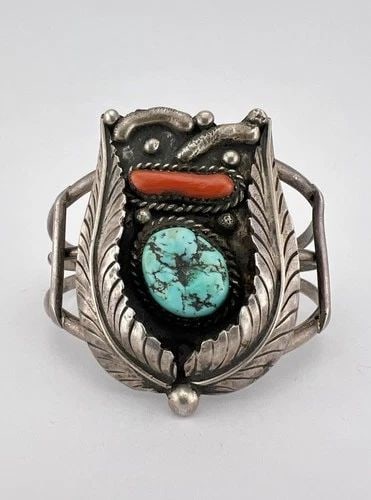 VINTAGE NAVAJO STERLING SILVER TURQUOISE & CORAL STAMPED DETAILED CUFF BRACELET: VINTAGE NAVAJO STERLING SILVER TURQUOISE & CORAL STAMPED DETAILED CUFF BRACELET Vintage Navajo Sterling Silver Turquoise & Coral Stamped Detailed Cuff Bracelet Cuff is Around 4 3/4" tip to Tip and has
