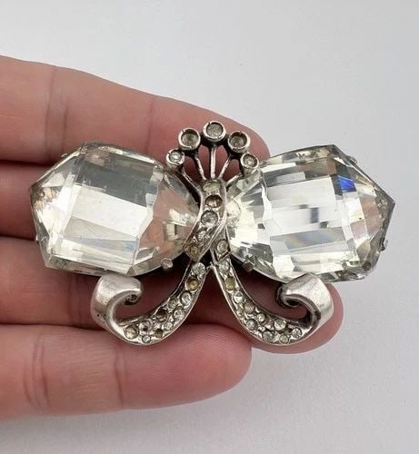 ANTIQUE EISENBERG ORIGINAL STERLING SILVER RHINESTONE BOW PIN BROOCH 56.5G: ANTIQUE EISENBERG ORIGINAL STERLING SILVER RHINESTONE BOW PIN BROOCH 56.5G Antique Eisenberg Original Sterling Silver Rhinestone Bow Pin Brooch 2.75" -56.5g Size: 2 3/4" Wide By 1 5/8" Tall Metal: Ste