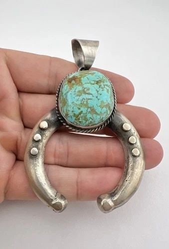 CHIMNEY BUTTE NAVAJO STERLING SILVER KINGMAN TURQUOISE NAJA PENDANT 3.5" -63.6G: CHIMNEY BUTTE NAVAJO STERLING SILVER KINGMAN TURQUOISE NAJA PENDANT 3.5" -63.6G HUGE Chimney Butte Navajo Sterling Silver Kingman Turquoise Naja Pendant 3.5" -63.6g Size: Around 3 1/2" Tall With bail 