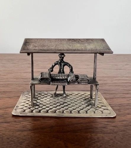 ANTIQUE STERLING SILVER MINIATURE DOLLHOUSE 3D STANDING RUG SALESMAN SCULPTURE (1 of 2)