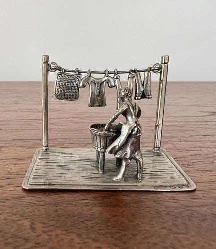 ANTIQUE STERLING SILVER MINIATURE DOLLHOUSE 3D WASHING CLOTHES HANGER SCULPTURE (1 of 2)