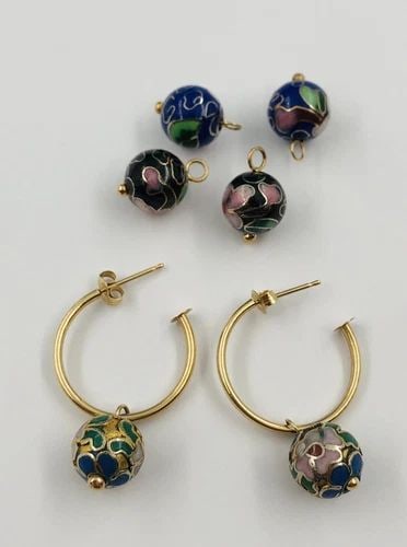 ESTATE 14K YELLOW GOLD INTERTANGLE CLOISONNÉ ENAMEL FLORAL BALL HOOP EARRINGS: ESTATE 14K YELLOW GOLD INTERTANGLE CLOISONNÉ ENAMEL FLORAL BALL HOOP EARRINGS Estate 14K Yellow Gold Intertangle Cloisonné Enamel Floral Ball Hoop EARRINGS Hoop Size: About 1" Tall Metal: 14k Yellow