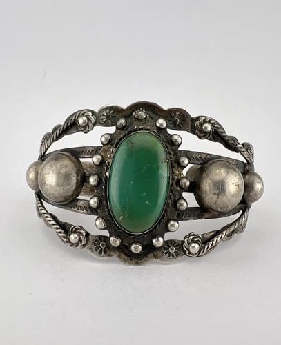FRED HARVEY NAVAJO COIN SILVER CERRILLOS TURQUOISE STAMP ARROW CUFF BRACELET: FRED HARVEY NAVAJO COIN SILVER CERRILLOS TURQUOISE STAMP ARROW CUFF BRACELET Vtg Fred Harvey Era Navajo Sterling Silver Cerrillos Turquoise Stamp Arrow Cuff Bracelet Cuff is 5 5/8" tip to Tip and has 