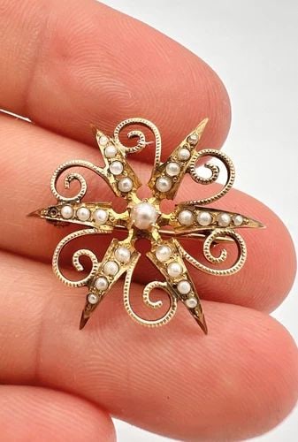 ANTIQUE VICTORIAN 10K YELLOW GOLD SEED PEARL SUN STAR PIN BROOCH: ANTIQUE VICTORIAN 10K YELLOW GOLD SEED PEARL SUN STAR PIN BROOCH Antique Victorian 10k Yellow Gold Seed Pearl Sun Star Pin Brooch Size: 1" Tall & Wide Metal: 10k Yellow Gold - Tested Weight is 2.2 Gra