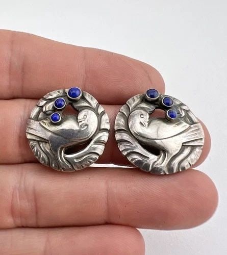 GEORG JENSEN DENMARK STERLING SILVER NATURAL LAPIS LAZULI CLIP ON EARRINGS #66: GEORG JENSEN DENMARK STERLING SILVER NATURAL LAPIS LAZULI CLIP ON EARRINGS #66 Georg Jensen Denmark Sterling Silver Natural Lapis Lazuli Clip On Earrings #66 Size: Around 1" Tall & Wide Metal: Sterlin