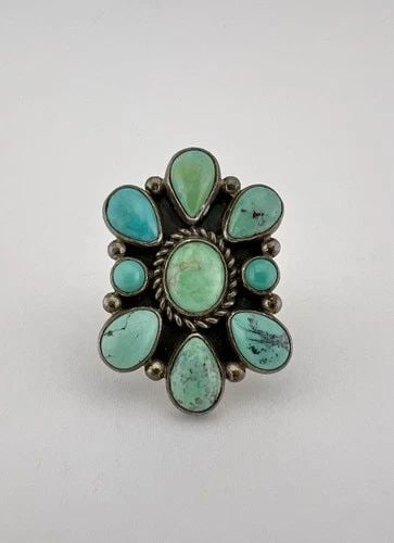 VTG ED LOVATO SANTO DOMINGO KEWA PUEBLO STERLING SILVER TURQUOISE CLUSTER RING: VTG ED LOVATO SANTO DOMINGO KEWA PUEBLO STERLING SILVER TURQUOISE CLUSTER RING Vtg Ed Lovato Santo Domingo Kewa Pueblo Sterling Silver Turquoise Cluster Ring Ring Size: 8 - Can Be Re Sized Weight is 1