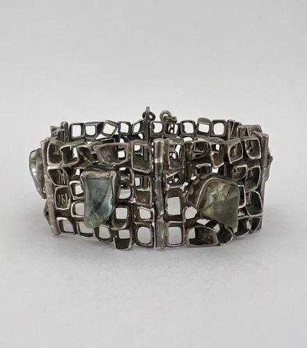 VINTAGE MODERNIST BRUTALIST STERLING SILVER CUBISM WIDE BANGLE BRACELET 60.3G: VINTAGE MODERNIST BRUTALIST STERLING SILVER CUBISM WIDE BANGLE BRACELET 60.3G Vintage Modernist Brutalist Sterling Silver Cubism Wide Bangle Bracelet 60.3g Size: Inside Measurement is Around 6.5" by 1