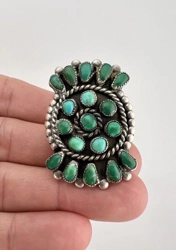 OLD 1940'S ZUNI STERLING SILVER PETIT POINT TURQUOISE CLUSTER WOMEN'S OVAL RING: OLD 1940'S ZUNI STERLING SILVER PETIT POINT TURQUOISE CLUSTER WOMEN'S OVAL RING Early OLD 1940's Zuni Sterling Silver Petit Point Turquoise Cluster Women's Oval Ring Ring Size Around 8.25 - Can Be re 