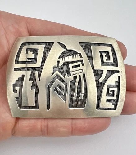 VTG HOPI STERLING SILVER MUDMAN KACHINA FEATHER OVERLAY BELT BUCKLE 3" -42.8G: VTG HOPI STERLING SILVER MUDMAN KACHINA FEATHER OVERLAY BELT BUCKLE 3" -42.8G Vtg Hopi Sterling Silver Mudman Kachina Feather Overlay Belt Buckle 3" -42.8g Size: About 3" Wide By 2" Tall Weight is 42.