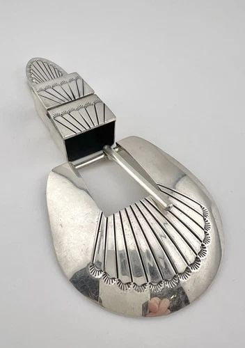VTG BB NAVAJO STERLING SILVER DEEP STAMPED 4 PIECE RANGER BELT BUCKLE: VTG BB NAVAJO STERLING SILVER DEEP STAMPED 4 PIECE RANGER BELT BUCKLE Vtg BB Navajo Sterling Silver Deep Stamped 4 Piece Ranger Belt Buckle Buckle Size: About 2 1/4" Tall By 2 1/4" Wide Slide Face: 7/