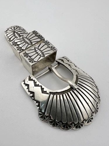 VINTAGE NAVAJO STERLING SILVER DEEP STAMPED 4 PIECE RANGER BELT BUCKLE 40.6G: VINTAGE NAVAJO STERLING SILVER DEEP STAMPED 4 PIECE RANGER BELT BUCKLE 40.6G Vintage Navajo Sterling Silver Deep Stamped 4 Piece Ranger Belt Buckle 40.6g Buckle Size: 1 7/8" Tall By 1 7/8" Wide Slide 