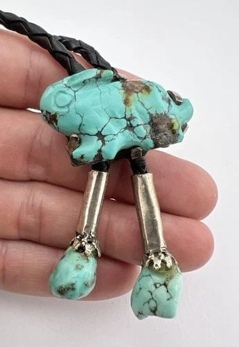 VTG NAVAJO STERLING SILVER NATURAL CARVED TURQUOISE RABBIT HANDMADE BOLO TIE: VTG NAVAJO STERLING SILVER NATURAL CARVED TURQUOISE RABBIT HANDMADE BOLO TIE Vtg Navajo Sterling Silver Natural Carved Turquoise Rabbit Handmade Bolo Tie Bolo Size: 7/8" Tall by 1 3/8" Wide Weight is 