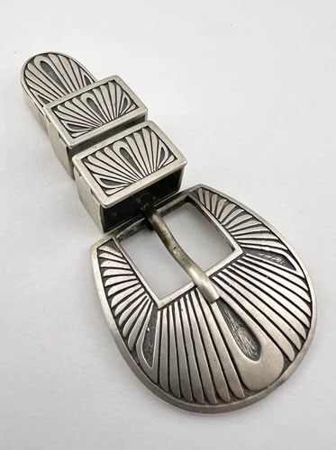 VTG NAVAJO STERLING SILVER DEEP STAMPED OVERLAY 4 PIECE RANGER BELT BUCKLE 52.2G: VTG NAVAJO STERLING SILVER DEEP STAMPED OVERLAY 4 PIECE RANGER BELT BUCKLE 52.2G Vtg Navajo Sterling Silver Deep Stamped Overlay 4 Piece Ranger Belt Buckle 52.2g Buckle Size: 1 3/4" Tall By 1 3/4" Wid