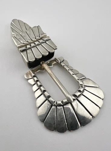 VINTAGE NAVAJO STERLING SILVER DEEP STAMPED 4 PIECE RANGER BELT BUCKLE 48.5G: VINTAGE NAVAJO STERLING SILVER DEEP STAMPED 4 PIECE RANGER BELT BUCKLE 48.5G Vintage Navajo Sterling Silver Deep Stamped 4 Piece Ranger Belt Buckle 48.5g Buckle Size: 1 7/8" Tall By 2" Wide Slide Face