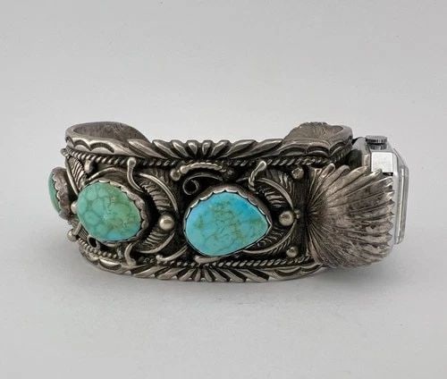 NAVAJO STERLING SILVER CARICO LAKE TURQUOISE STAMPED WOMEN'S CUFF WATCH BRACELET: NAVAJO STERLING SILVER CARICO LAKE TURQUOISE STAMPED WOMEN'S CUFF WATCH BRACELET Vtg Navajo Sterling Silver Carico Lake Turquoise Stamped Women's Cuff Watch Bracelet Cuff is 5" tip to Tip and has a 1 