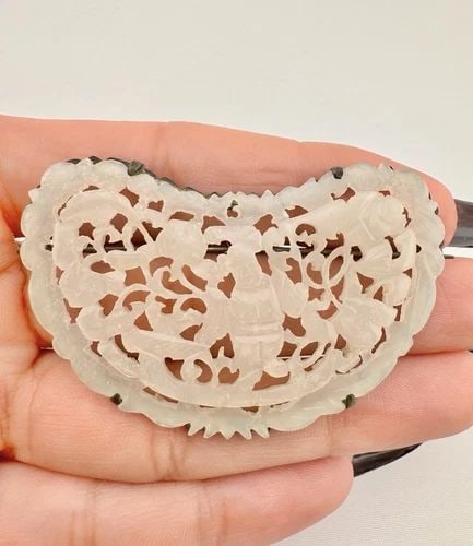 ANTIQUE OLD CHINESE SILVER NATURAL WHITE JADE CARVED PLAQUE PIN BROOCH 2.25": ANTIQUE OLD CHINESE SILVER NATURAL WHITE JADE CARVED PLAQUE PIN BROOCH 2.25" Antique Old Chinese Silver Natural White Jade Carved Plaque Pin Brooch 2.25" Size: 2 1/4" Wide By 1 1/2" Tall Metal: Silver