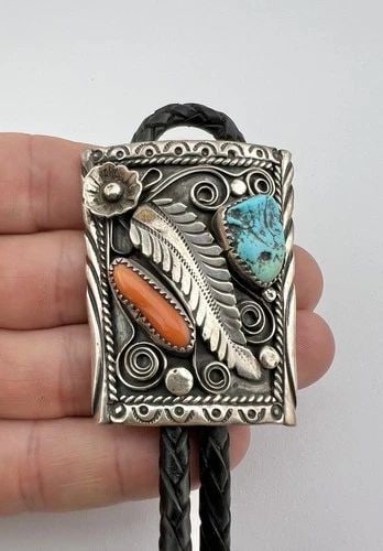 VTG JENSEN NAVAJO STERLING SILVER KINGMAN TURQUOISE & CORAL DETAILED BOLO TIE: VTG JENSEN NAVAJO STERLING SILVER KINGMAN TURQUOISE & CORAL DETAILED BOLO TIE Vtg Jensen Navajo Sterling Silver Kingman Turquoise & Coral Detailed Bolo Tie Size: 2 1/8" Tall by 1 3/4" Wide Weight is 5