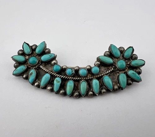 OLD 1940'S ZUNI STERLING SILVER PETIT POINT TURQUOISE CLUSTER PIN BROOCH 2.5": OLD 1940's Zuni Sterling Silver Petit Point Turquoise Cluster Pin Brooch 2.5" Brooch Size: Around 1 1/4" Tall & 2 1/2" Wide Metal: Sterling Silver / Coin Silver Weight is 11.7 Grams on my scale Amazin