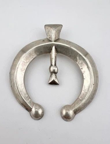 HUGE 3" VINTAGE NAVAJO SANDCAST STERLING SILVER NAJA HOOK PENDANT - 49.5G (1 of 2)