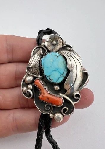 VINTAGE NAVAJO STERLING SILVER DRY CREEK TURQUOISE & RED CORAL BOLO TIE 2.25" (1 of 2)