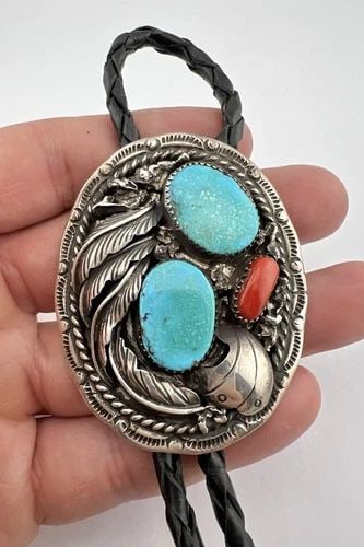 VINTAGE NAVAJO STERLING SILVER KINGMAN TURQUOISE & RED CORAL BOLO TIE 2 3/8": VINTAGE NAVAJO STERLING SILVER KINGMAN TURQUOISE & RED CORAL BOLO TIE 2 3/8" Vintage Navajo Sterling Silver Kingman Turquoise & Red Coral Bolo Tie 2 3/8" Size: 2 3/8" Tall by Almost 2" Wide Weight is 