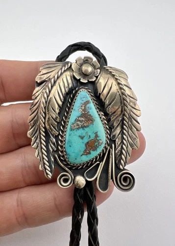 VTG NAVAJO STERLING SILVER BLUE GEM TURQUOISE STAMPED LEAF BOLO TIE & DANGLE TIP: VTG NAVAJO STERLING SILVER BLUE GEM TURQUOISE STAMPED LEAF BOLO TIE & DANGLE TIP Vtg Navajo Sterling Silver Blue Gem Turquoise Stamped Leaf Bolo Tie & Dangle Tips Size: 2 1/8" Tall by 1 3/4" Wide Weig