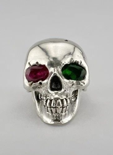 VTG 3D SKULL GOTHIC BIKER STERLING SILVER GREEN & RED GEMSTONE MEN'S RING 31.7G: VTG 3D SKULL GOTHIC BIKER STERLING SILVER GREEN & RED GEMSTONE MEN'S RING 31.7G Vtg 3D Skull Gothic Biker Sterling Silver Green & Red Gemstone Men's Ring 31.7g Ring Size: 12 - Can Be Resized Weight is