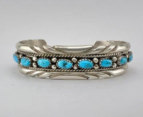 VTG NAVAJO STERLING SILVER SLEEPING BEAUTY TURQUOISE STAMPED TWIST CUFF BRACELET: VTG NAVAJO STERLING SILVER SLEEPING BEAUTY TURQUOISE STAMPED TWIST CUFF BRACELET Vtg Navajo Sterling Silver Sleeping Beauty Turquoise Stamped Twist Cuff Bracelet Cuff is 5 1/8" tip to Tip and has a 1 