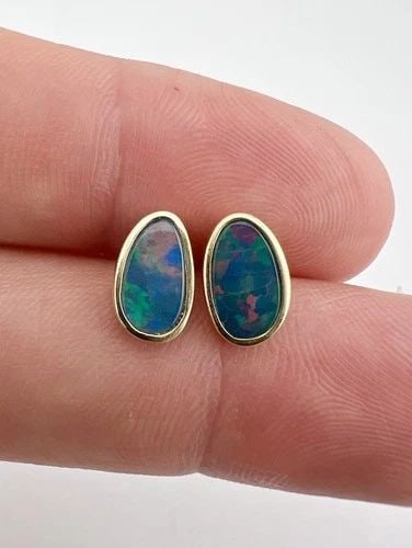 DESIGNER 14K YELLOW GOLD AUSTRALIAN FIRE OPAL DOUBLET POST EARRINGS: DESIGNER 14K YELLOW GOLD AUSTRALIAN FIRE OPAL DOUBLET POST EARRINGS Designer 14k Yellow Gold Australian Fire Opal Doublet Post Earrings Size: (10mm) 3/8" Tall by (6mm) 1/4" Wide Weight is 1.4 Grams on