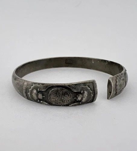 ANTIQUE OLD CHINESE EXPORT SILVER FLORAL & BAT ENGRAVED SIGNED CUFF BRACELET 37G: ANTIQUE OLD CHINESE EXPORT SILVER FLORAL & BAT ENGRAVED SIGNED CUFF BRACELET 37G Antique OLD Chinese Export Silver Floral & BAT Engraved Signed Cuff Bracelet 37g Metal: Sterling Silver / Silver Weight
