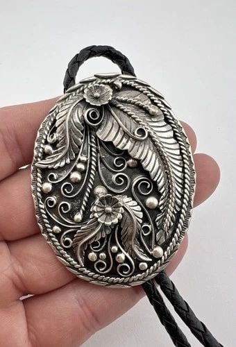 VINTAGE NAVAJO STERLING SILVER DETAILED DEEP STAMPED FLORAL BOLO TIE 2.5": VINTAGE NAVAJO STERLING SILVER DETAILED DEEP STAMPED FLORAL BOLO TIE 2.5" Vintage Navajo Sterling Silver Detailed Deep Stamped Floral Bolo Tie 2.5" Size: 2 1/2" Tall by 2" Wide Weight is 39.8 Grams on