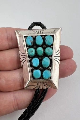 VTG NAVAJO STERLING SILVER BLUE FOX TURQUOISE STAMPED SHADOWBOX BOLO TIE 2": Vtg Navajo Sterling Silver Blue Fox Turquoise Stamped Shadowbox Bolo Tie 2" Size: 2" Tall by 1 5/8" Wide at the Top Weight is 34.9 Grams on my scale Metal: Sterling Silver Amazing Natural High Grade K