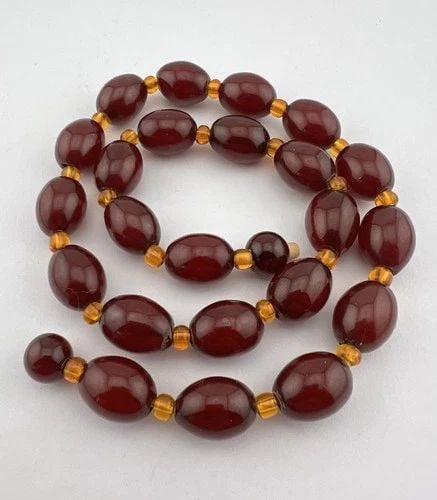 ANTIQUE OLD CHERRY AMBER BAKELITE FATURAN SWIRLED BEADS NECKLACE 34.4G - 17.25" (1 of 2)