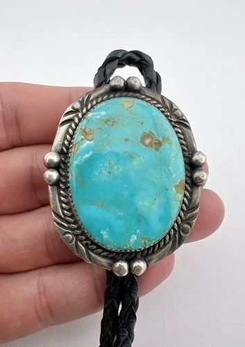 VINTAGE NAVAJO STERLING SILVER ROYSTON TURQUOISE STAMPED OVAL BOLO TIE 2 1/8": VINTAGE NAVAJO STERLING SILVER ROYSTON TURQUOISE STAMPED OVAL BOLO TIE 2 1/8" Vintage Navajo Sterling Silver Royston Turquoise Stamped Oval Bolo Tie 2 1/8" Size: 2 1/8" Tall by 1 3/4" Wide Weight is 4
