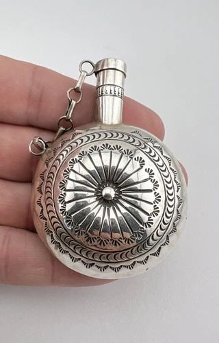 VTG NAVAJO BLACKGOAT STERLING SILVER STAMPED TOBACCO FLASK CANTEEN 28.8G - 2.5" (1 of 2)