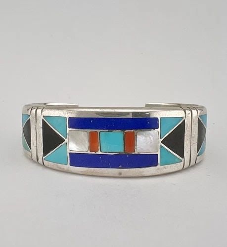 VINTAGE NAVAJO STERLING SILVER MULTI GEMSTONE FLUSH INLAY CUFF BRACELET 44.9G: VINTAGE NAVAJO STERLING SILVER MULTI GEMSTONE FLUSH INLAY CUFF BRACELET 44.9G Vintage Navajo Sterling Silver Multi Gemstone Flush Inlay Cuff Bracelet 44.9g Cuff is 5" tip to Tip and has a 1 1/8" Wide 