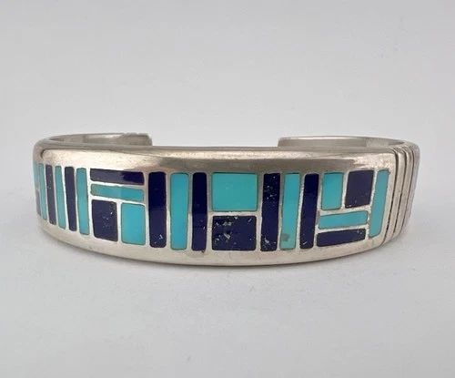 VTG NAVAJO STERLING SILVER TURQUOISE & LAPIS LAZULI FLUSH CUFF BRACELET 39.2G: VTG NAVAJO STERLING SILVER TURQUOISE & LAPIS LAZULI FLUSH CUFF BRACELET 39.2G Vtg Navajo Sterling Silver Turquoise & Lapis Lazuli Flush Cuff Bracelet 39.2g Cuff is 5" tip to Tip and has a 1" Wide Gap 