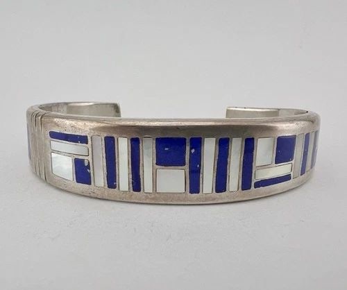 VTG NAVAJO STERLING SILVER MOTHER OF PEARL & LAPIS FLUSH CUFF BRACELET 43.3G: VTG NAVAJO STERLING SILVER MOTHER OF PEARL & LAPIS FLUSH CUFF BRACELET 43.3G Vtg Navajo Sterling Silver Mother of Pearl & Lapis Lazuli Flush Cuff Bracelet 43.3g Cuff is Slightly Over 5" tip to Tip and