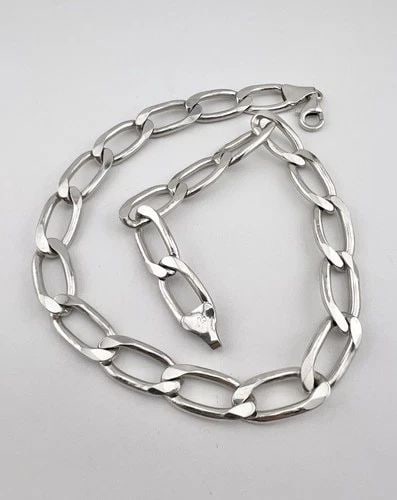 DESIGNER KBH STERLING SILVER 925 HEAVY 12MM FLAT FIGARO CHAIN 17?? - 73.2G: DESIGNER KBH STERLING SILVER 925 HEAVY 12MM FLAT FIGARO CHAIN 17” - 73.2G Designer KBH Sterling Silver 925 Heavy 12mm Flat Figaro Chain 17” - 73.2g Size: 17" Long by Around 12mm Wide Metal