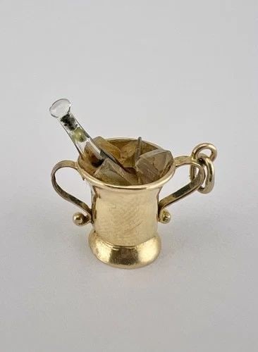 ANTIQUE 9K 9CT YELLOW GOLD CHAMPAGNE GLASS BOTTLE ICE BUCKET CHARM PENDANT 1.8G: ANTIQUE 9K 9CT YELLOW GOLD CHAMPAGNE GLASS BOTTLE ICE BUCKET CHARM PENDANT 1.8G Antique 9k 9ct Yellow Gold Champagne Glass Bottle Ice Bucket Charm Pendant 1.8g Size: 3/4" Tall By 3/4" Wide Metal: 9k Y