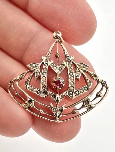 ANTIQUE VICTORIAN 14K YELLOW GOLD SEED PEARL & BOHEMIAN GARNET LAVALIER PENDANT: ANTIQUE VICTORIAN 14K YELLOW GOLD SEED PEARL & BOHEMIAN GARNET LAVALIER PENDANT Antique Victorian 14k Yellow Gold Seed Pearl & Bohemian Garnet LAVALIER Pendant Size: 1 1/4" Tall By 1 1/4" Wide Weight 
