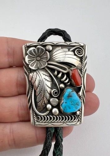 VTG NAVAJO STERLING SILVER KINGMAN TURQUOISE & CORAL STAMPED BOLO TIE 2 1/8": Vtg Navajo Sterling Silver Kingman Turquoise & Coral Stamped Bolo Tie 2 1/8" Size: 2 1/8" Tall by 1 3/4" Wide at The Top Weight is 41.0 Grams on my scale Metal: Sterling Silver Amazing Natural Kingman